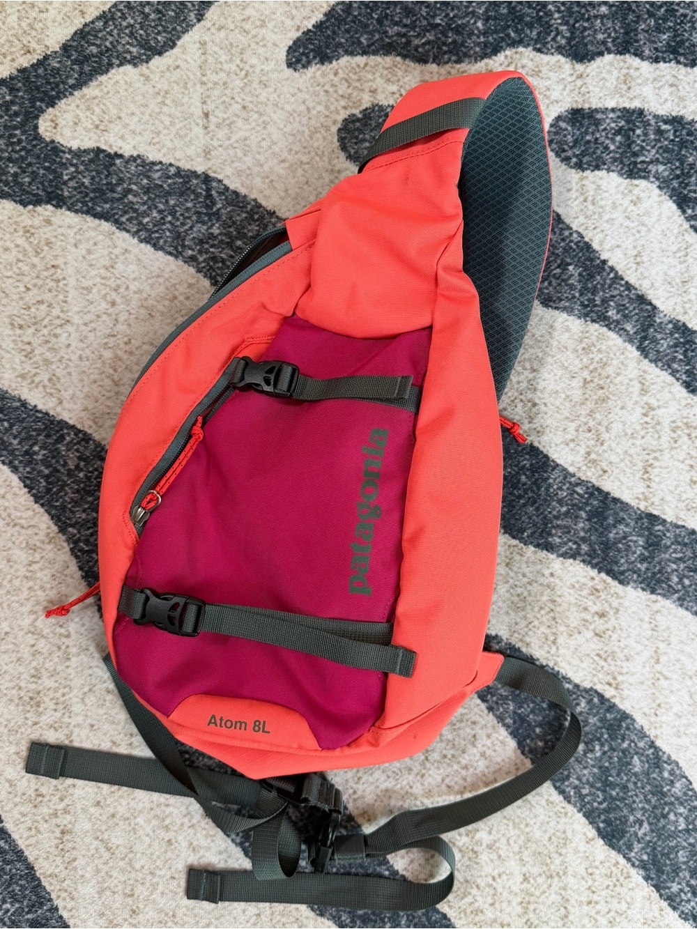 Patagonia Atom 8L Crossbody Nylon Sling Bag Dark Pink EUC